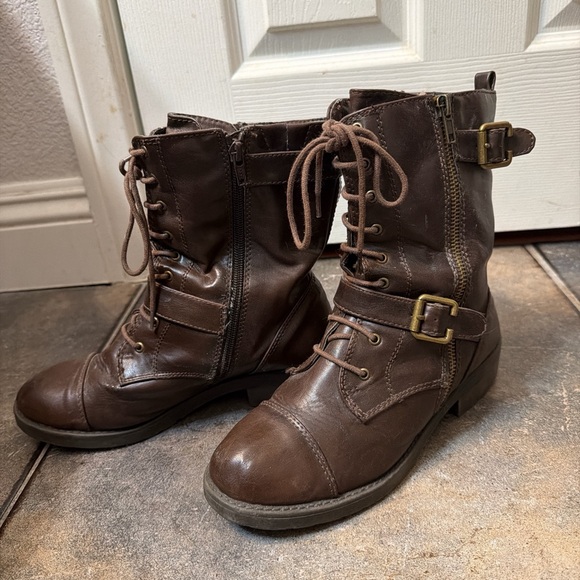 Stylish Brown Leather Combat Boots - Picture 2 of 4